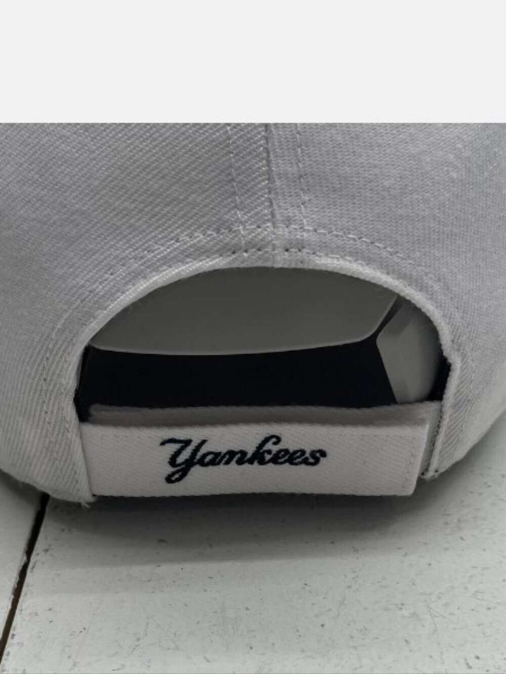47 Brand New York Yankees Light Grey Baseball Cap OSFA Adjustable Clean Up - Picture 7 of 8